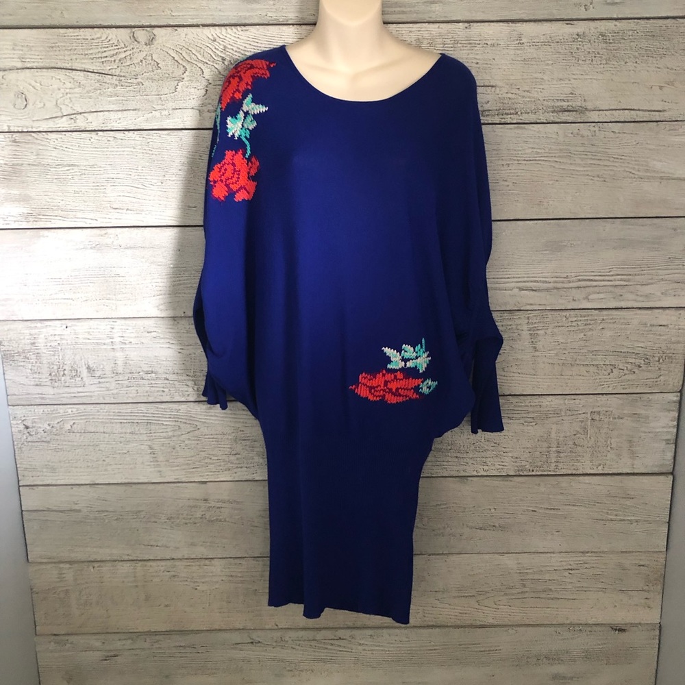 Yu.K by S.G. Sweater Blue Dress/Tunic Embroidered Flowers. Size 3/L